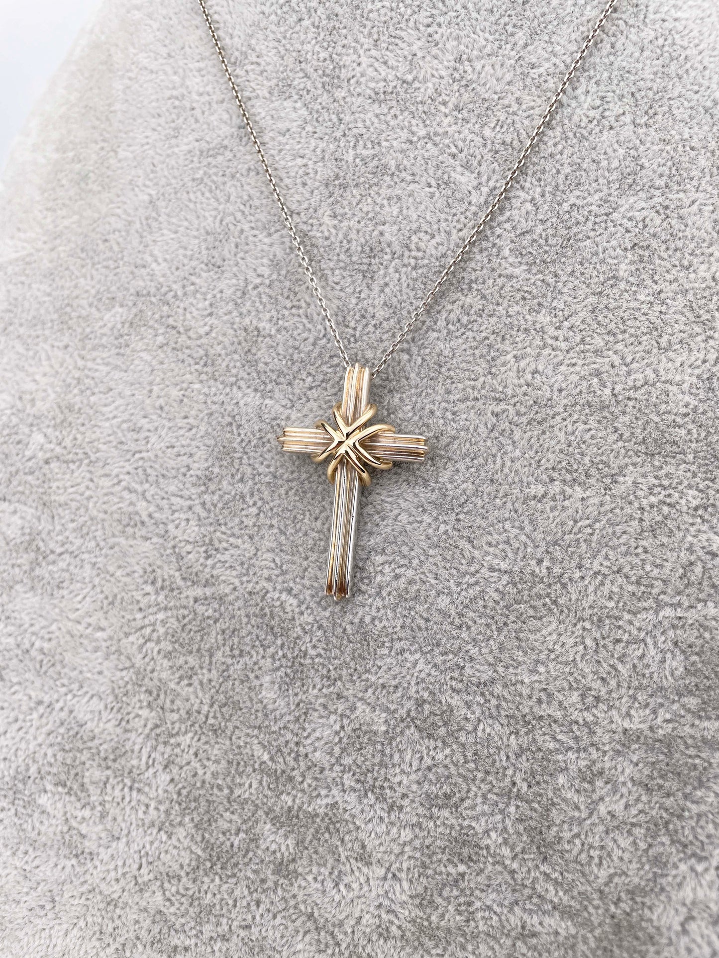 Signature Kreuz Anhänger mit Kette - 925 Sterling Silber & 18K / 750er Gelbgold