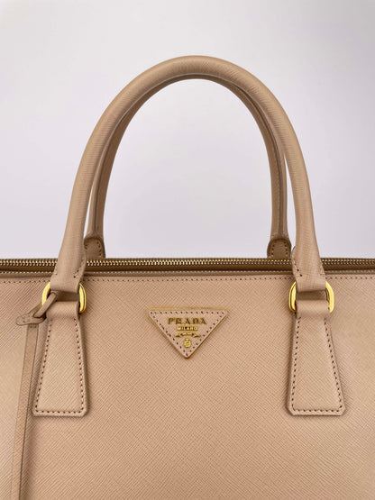 Galleria Double Zip Sabbia BN1802 - Saffiano Lux Leder