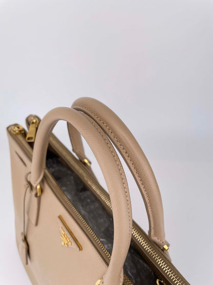 Galleria Double Zip Sabbia BN1802 - Saffiano Lux Leder